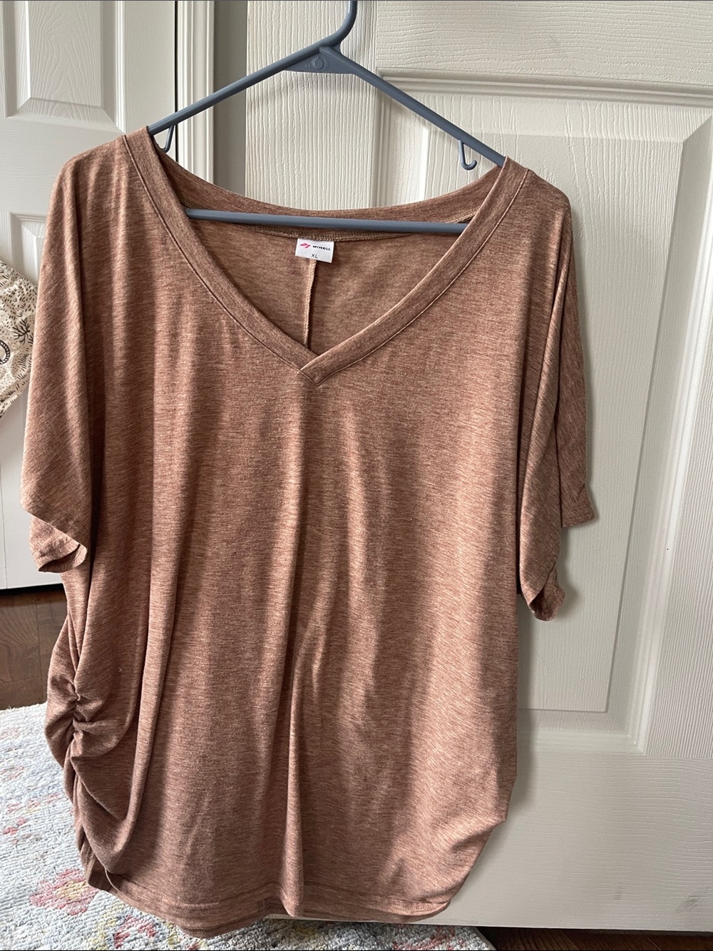 Relaxed V-Neck Women's Top in Heathered Taupe